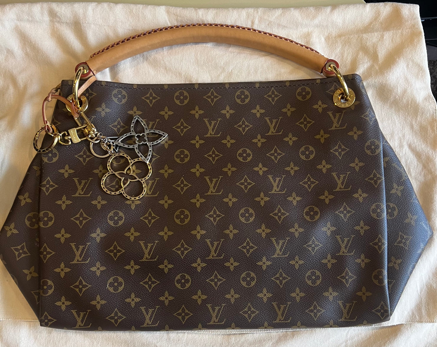 Louis Vuitton Monogram Artsy Tote